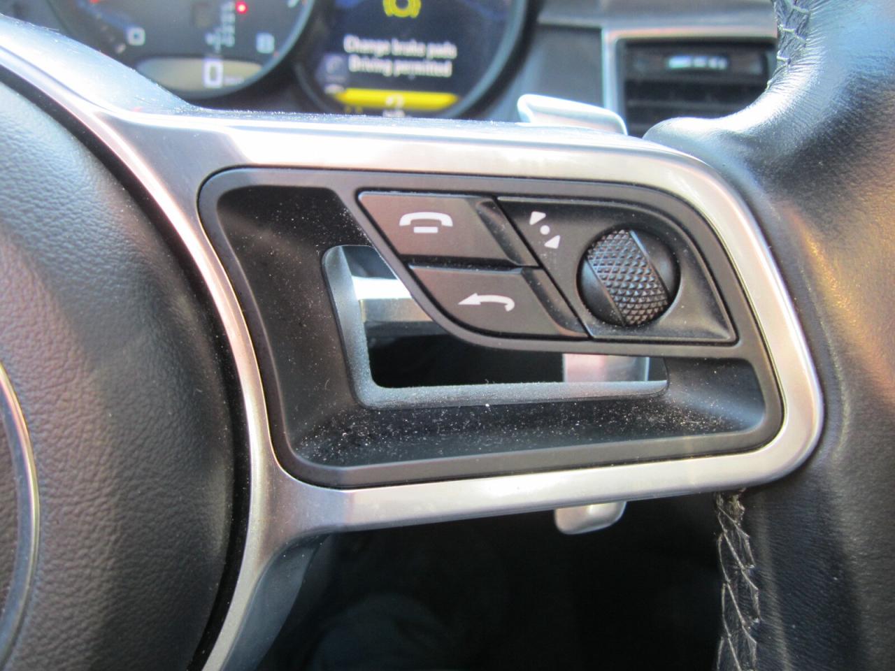 2018 Porsche Macan Sport Edition AWD LOCAL TRADE NO ACCIDENTS Photo