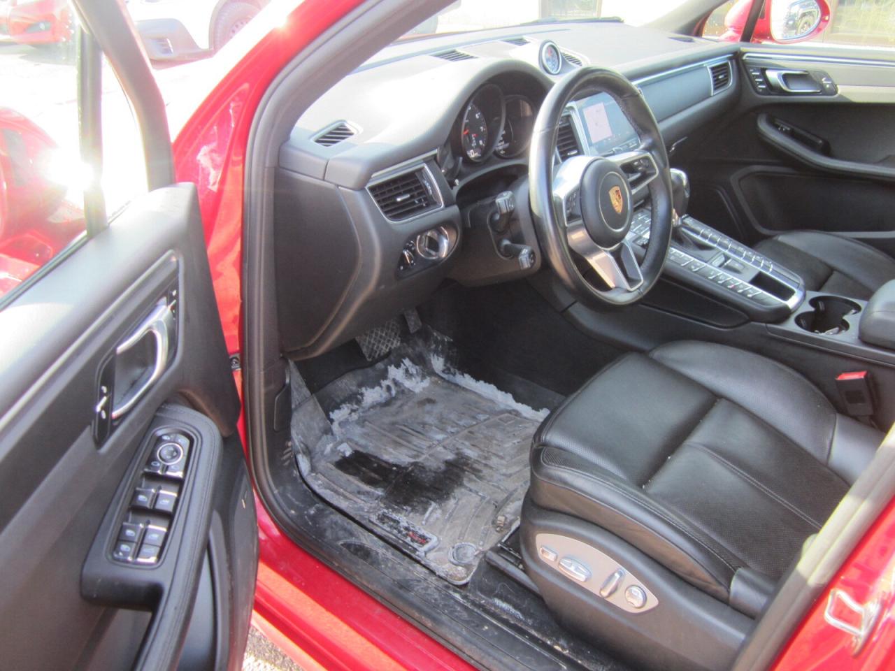 2018 Porsche Macan Sport Edition AWD LOCAL TRADE NO ACCIDENTS Photo