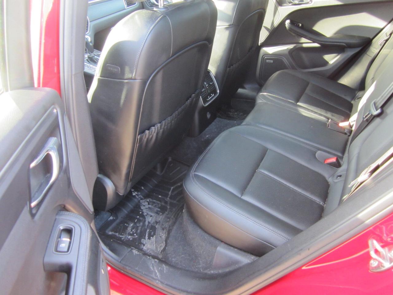 2018 Porsche Macan Sport Edition AWD LOCAL TRADE NO ACCIDENTS Photo