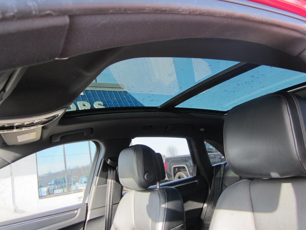 2018 Porsche Macan Sport Edition AWD LOCAL TRADE NO ACCIDENTS Photo