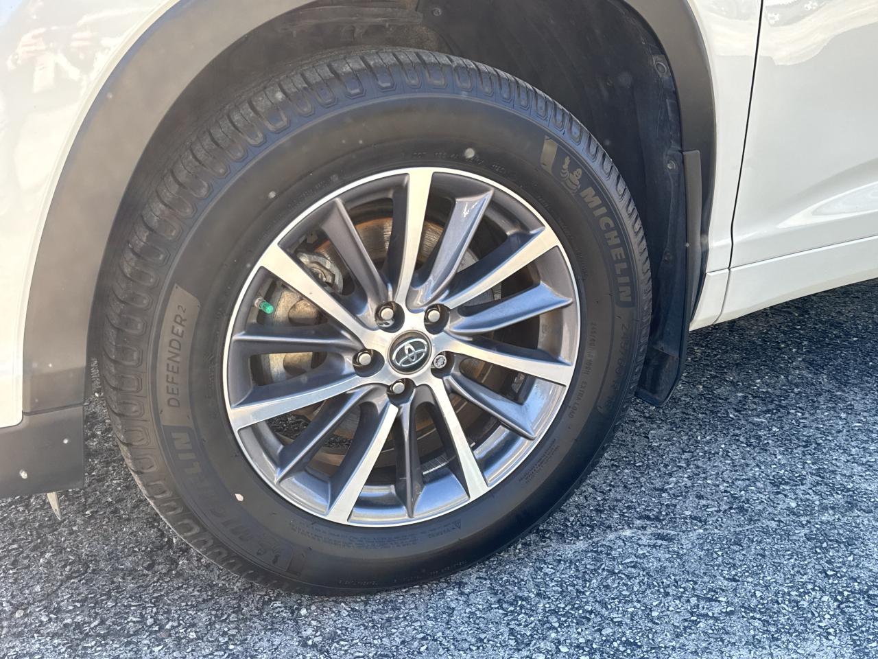 2018 Toyota Highlander XLE, BSM, Nav, Back Up Cam, Bluetooth Photo