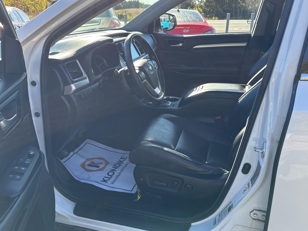 2018 Toyota Highlander XLE, BSM, Nav, Back Up Cam, Bluetooth Photo