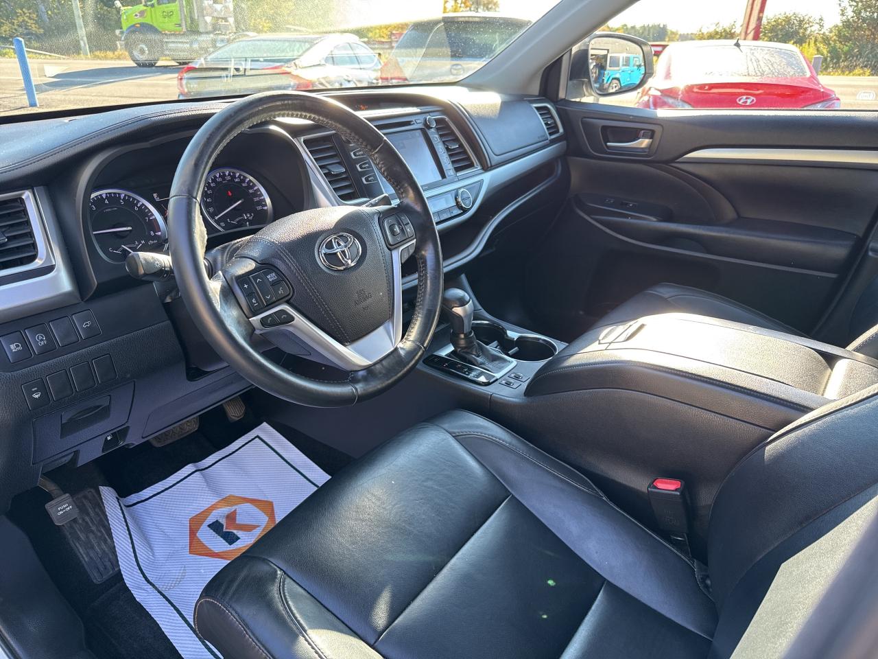 2018 Toyota Highlander XLE, BSM, Nav, Back Up Cam, Bluetooth Photo