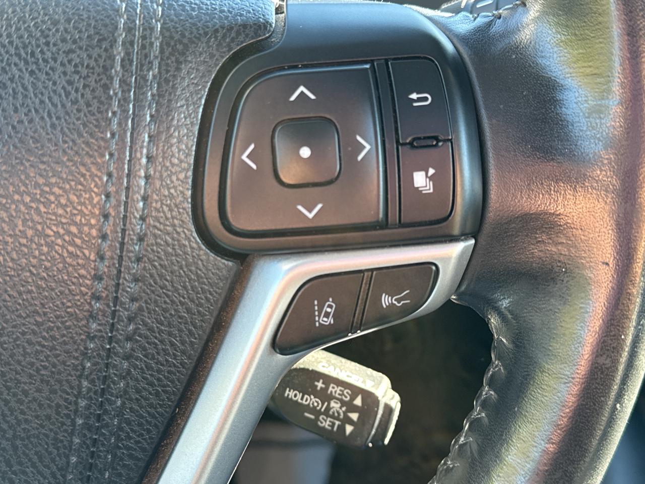 2018 Toyota Highlander XLE, BSM, Nav, Back Up Cam, Bluetooth Photo