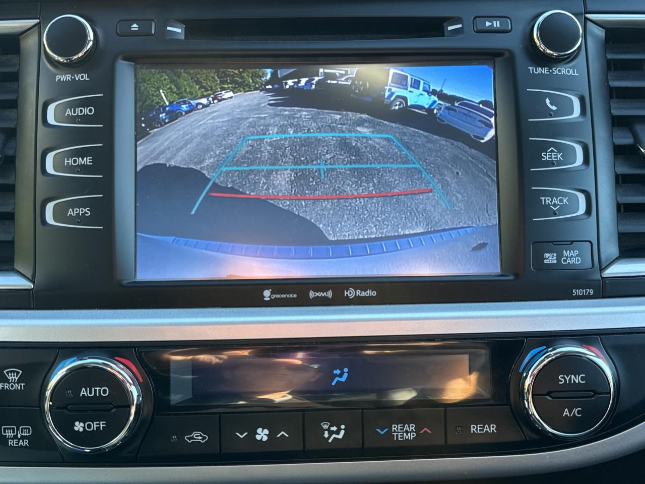 2018 Toyota Highlander XLE, BSM, Nav, Back Up Cam, Bluetooth Photo