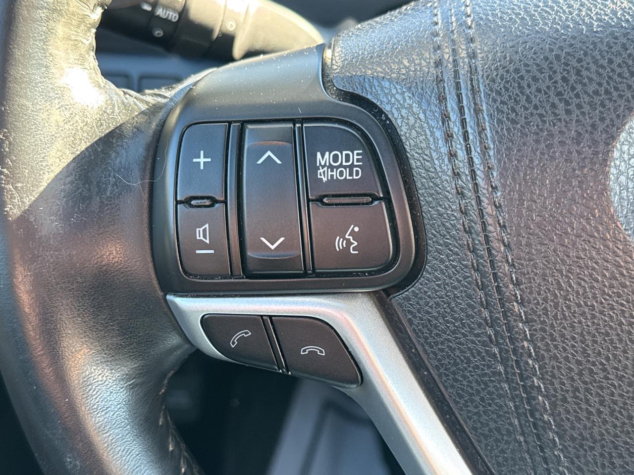 2018 Toyota Highlander XLE, BSM, Nav, Back Up Cam, Bluetooth Photo