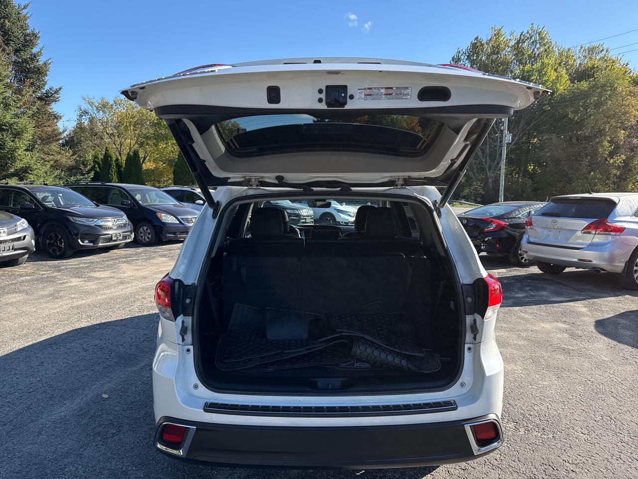 2018 Toyota Highlander XLE, BSM, Nav, Back Up Cam, Bluetooth Photo