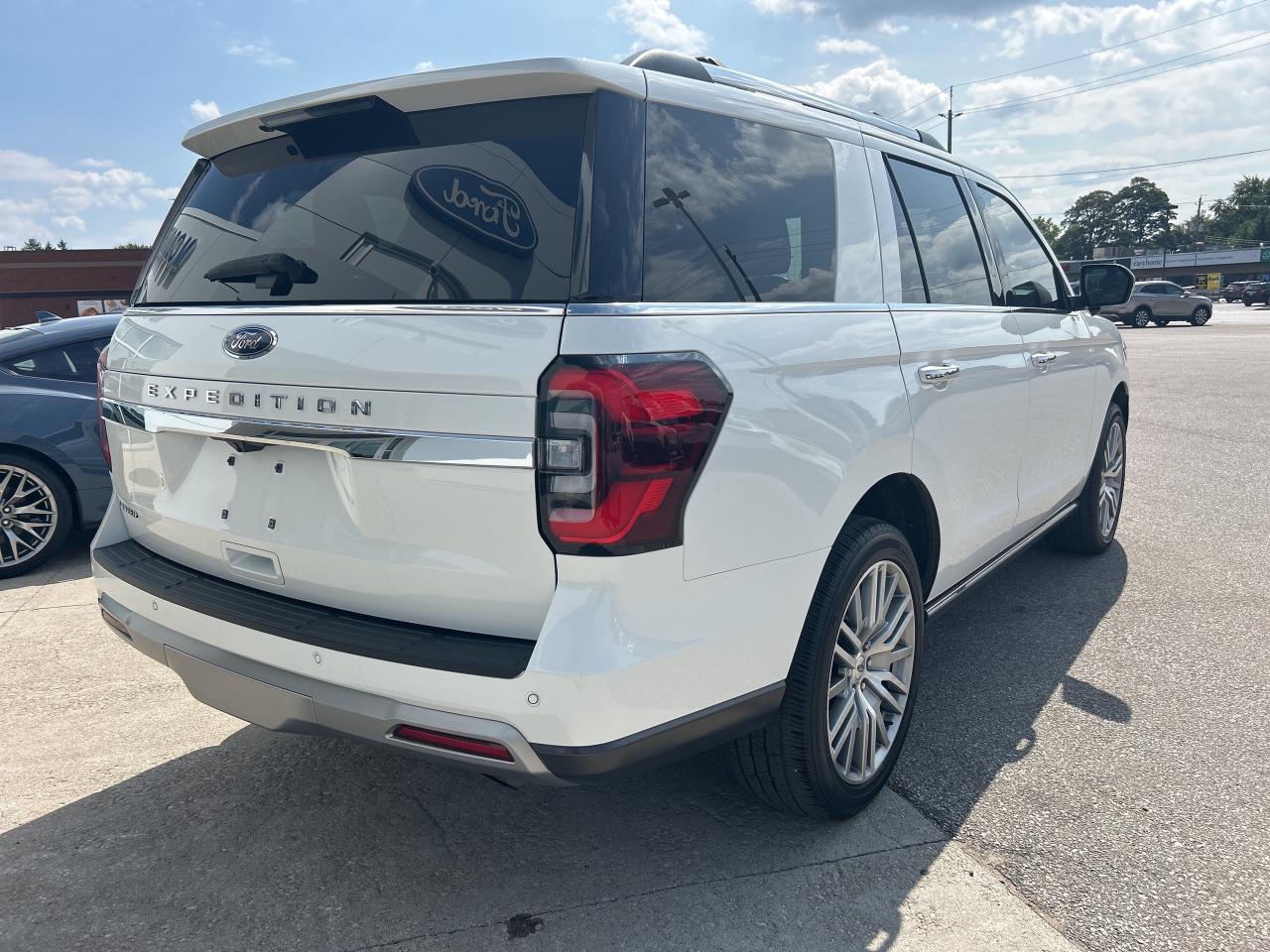 2022 Ford Expedition Limited **JUST REDUCED** Photo3