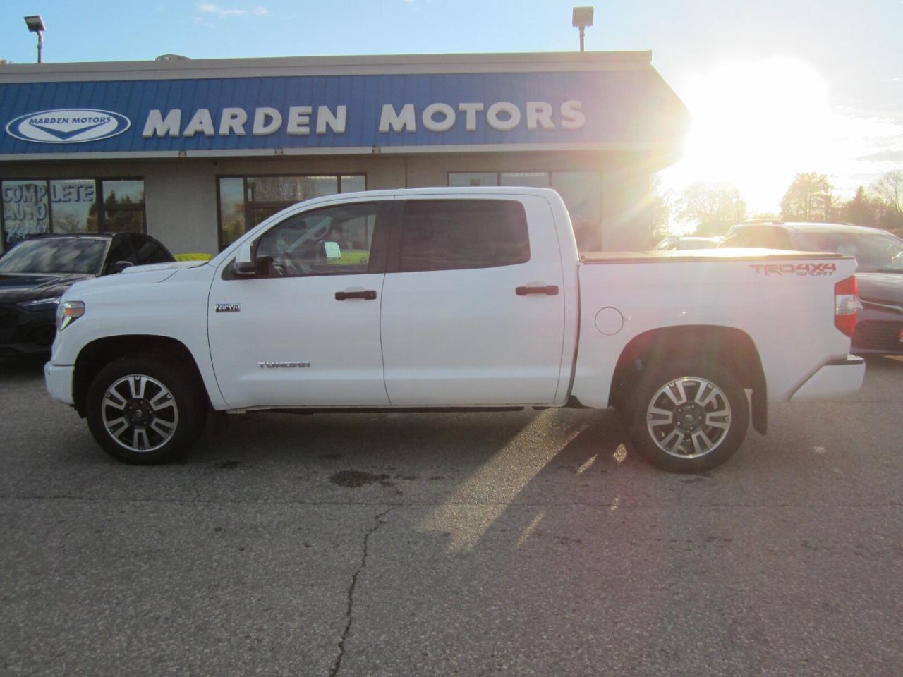 2018 Toyota Tundra 4x4 Crewmax SR5 Plus 5.7L ONE OWNER NO ACCIDENTS Photo2