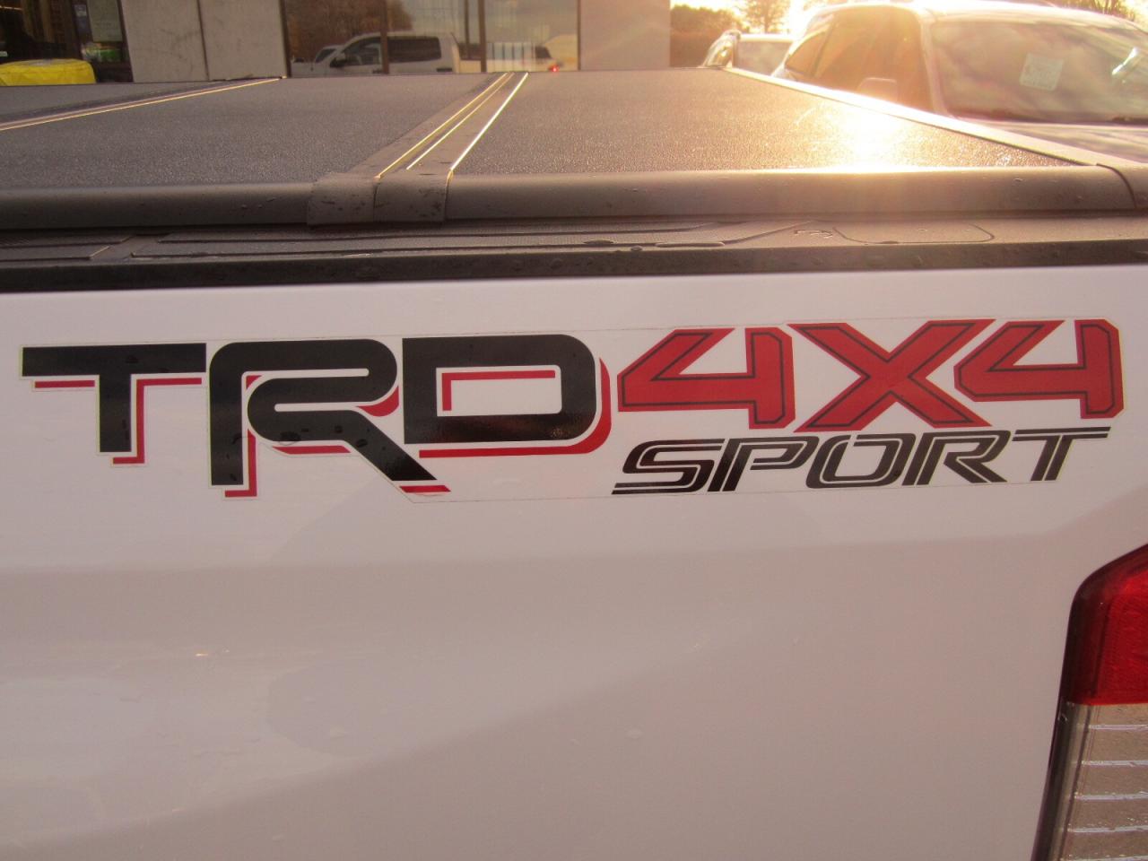 2018 Toyota Tundra 4x4 Crewmax SR5 Plus 5.7L ONE OWNER NO ACCIDENTS Photo