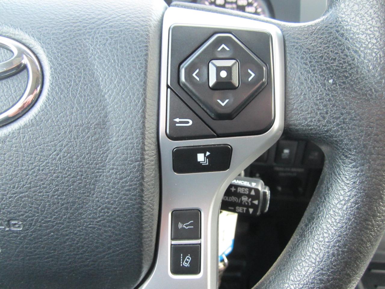 2018 Toyota Tundra 4x4 Crewmax SR5 Plus 5.7L ONE OWNER NO ACCIDENTS Photo