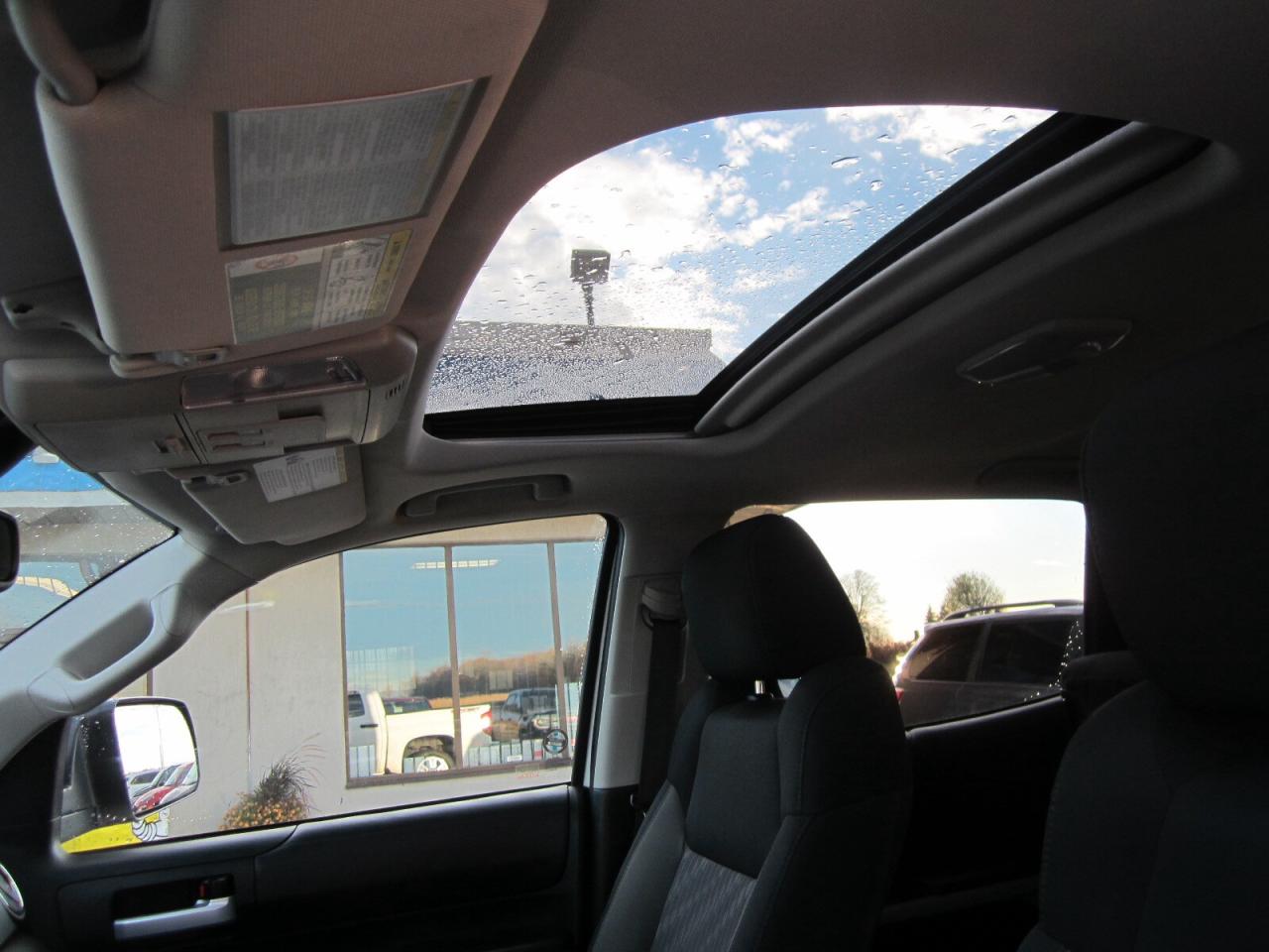 2018 Toyota Tundra 4x4 Crewmax SR5 Plus 5.7L ONE OWNER NO ACCIDENTS Photo