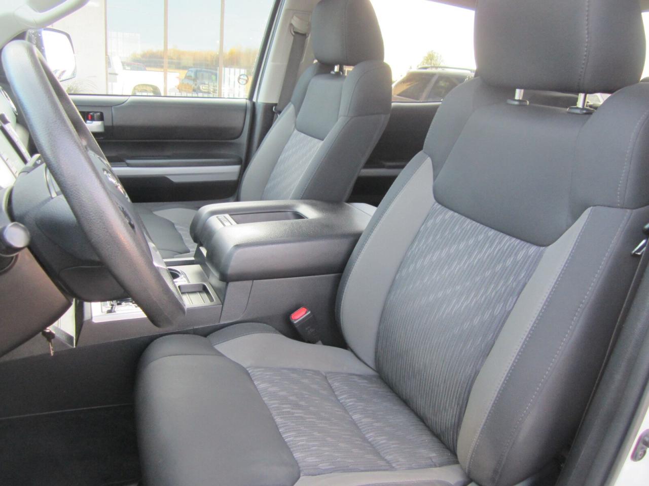 2018 Toyota Tundra 4x4 Crewmax SR5 Plus 5.7L ONE OWNER NO ACCIDENTS Photo