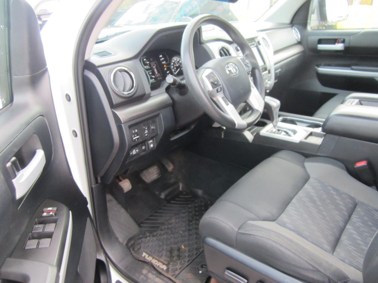 2018 Toyota Tundra 4x4 Crewmax SR5 Plus 5.7L ONE OWNER NO ACCIDENTS Photo