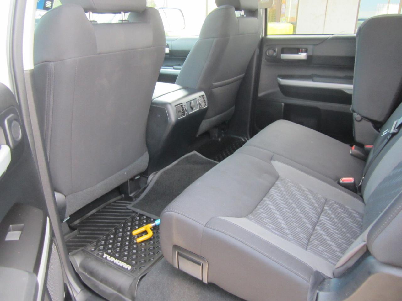 2018 Toyota Tundra 4x4 Crewmax SR5 Plus 5.7L ONE OWNER NO ACCIDENTS Photo