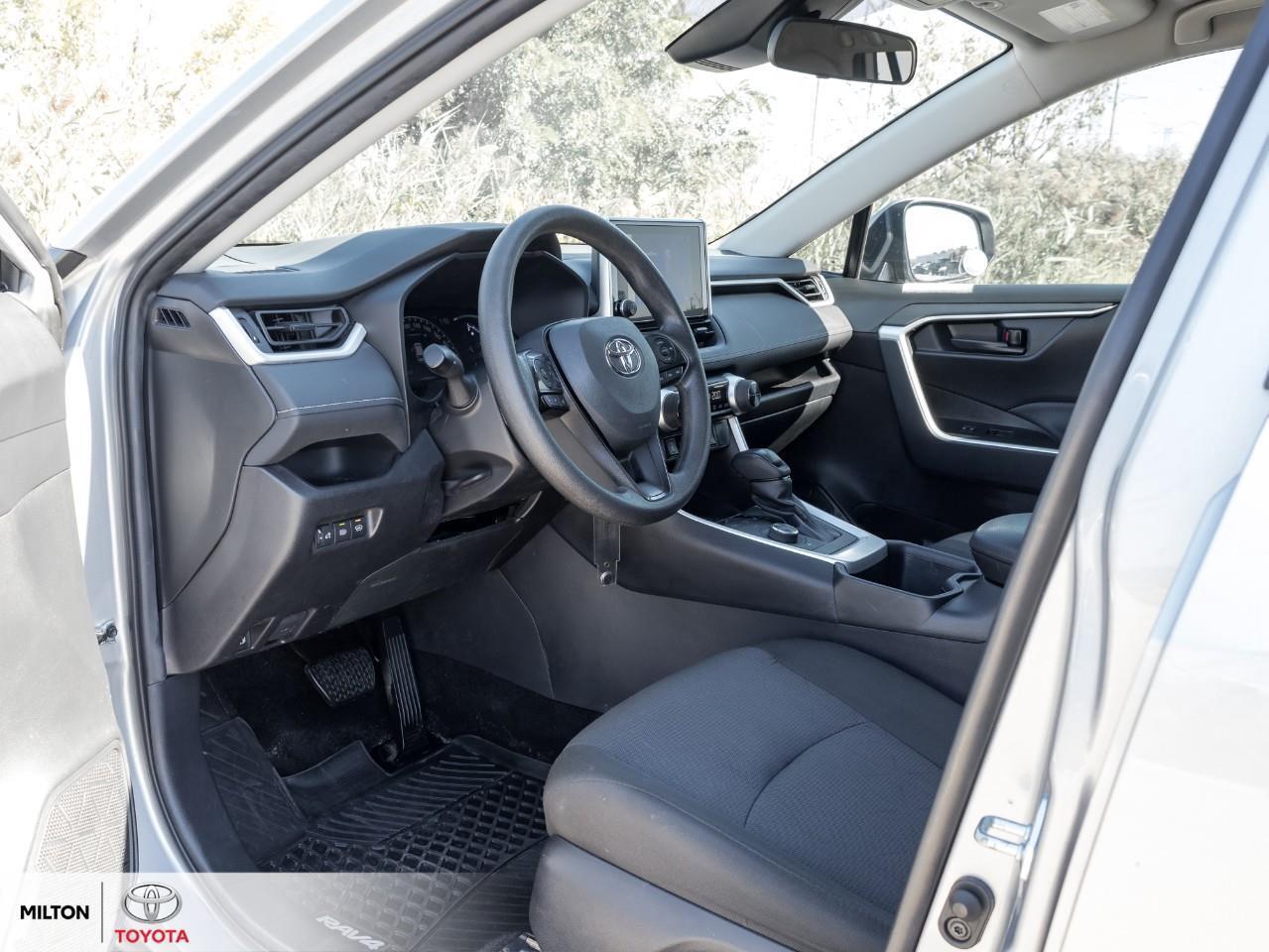 2025 Toyota RAV4 Hybrid HEATED SEATS BLIND SPOT ONE OWNER TCUV LE Photo