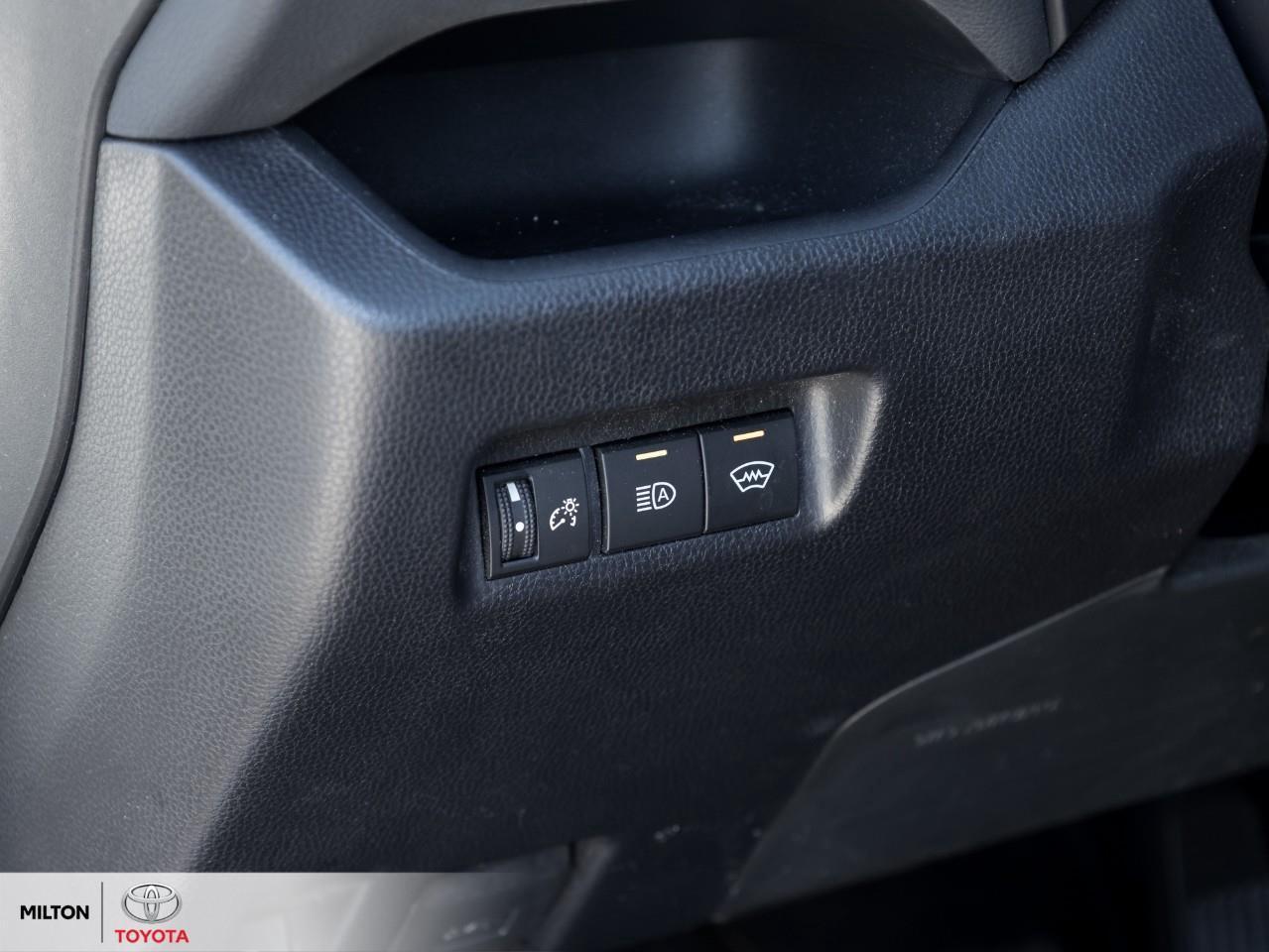 2025 Toyota RAV4 Hybrid HEATED SEATS BLIND SPOT ONE OWNER TCUV LE Photo