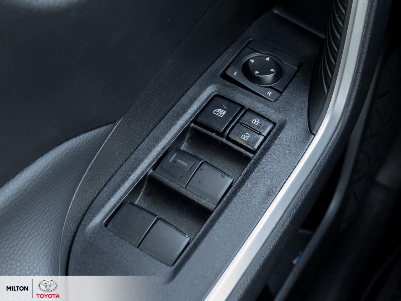 2025 Toyota RAV4 Hybrid HEATED SEATS BLIND SPOT ONE OWNER TCUV LE Photo