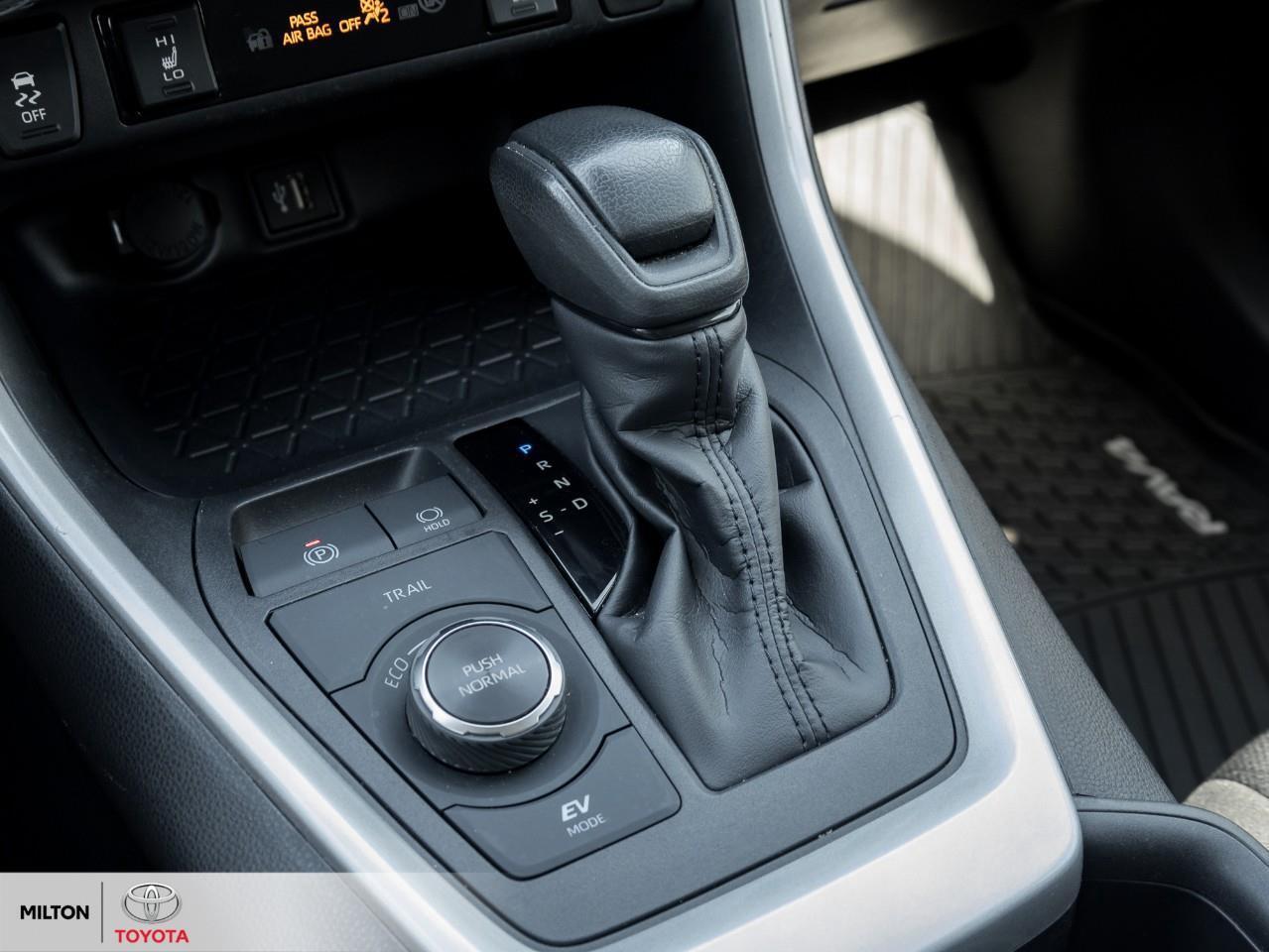 2025 Toyota RAV4 Hybrid HEATED SEATS BLIND SPOT ONE OWNER TCUV LE Photo