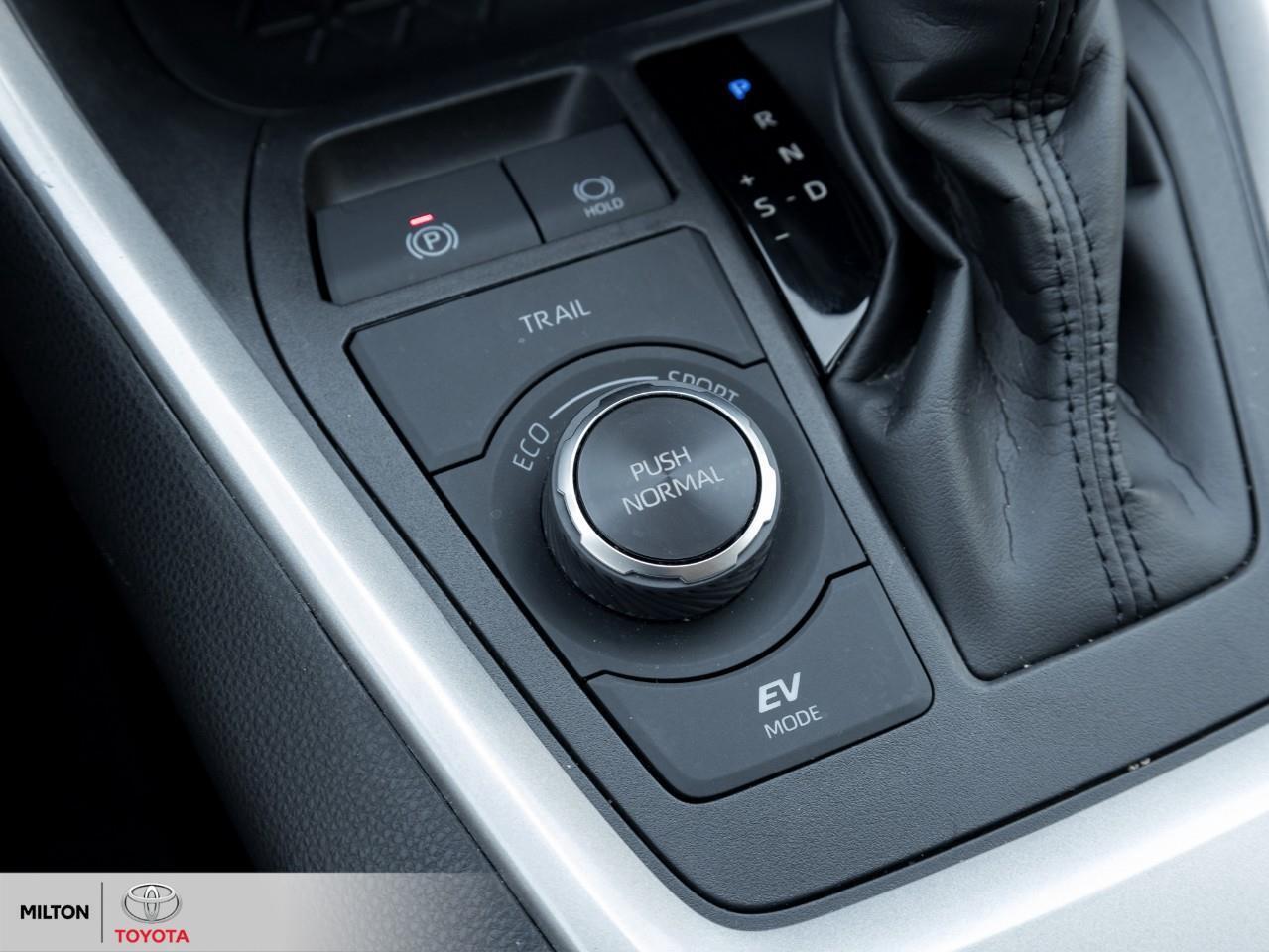 2025 Toyota RAV4 Hybrid HEATED SEATS BLIND SPOT ONE OWNER TCUV LE Photo