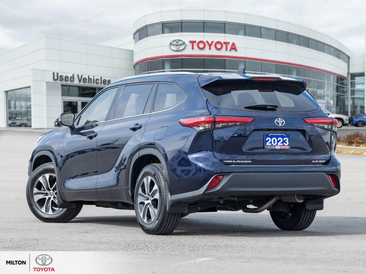 2023 Toyota Highlander LEATHER SUNROOF BLIND SPOT 8 PASSENGER XLE Photo