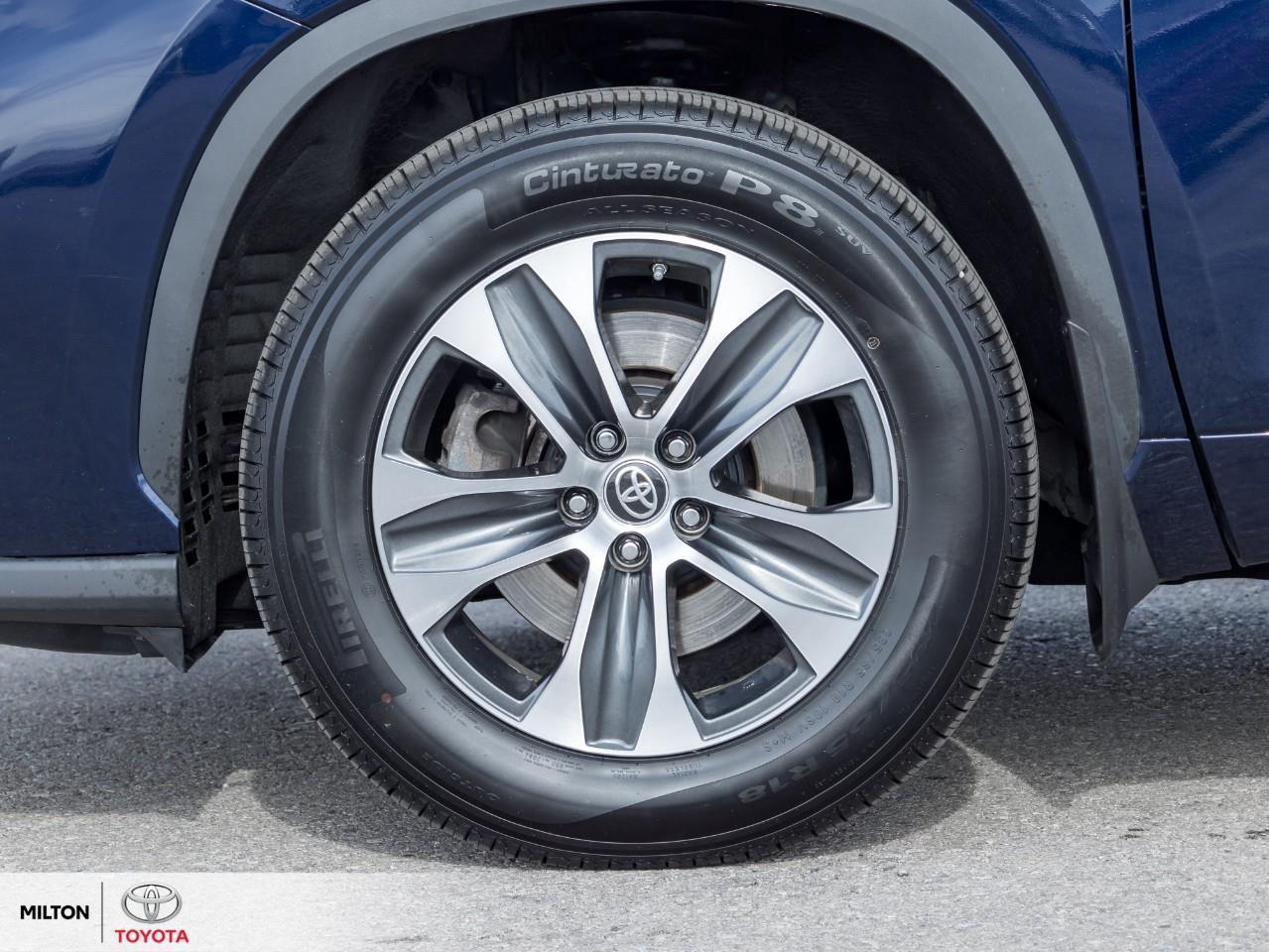 2023 Toyota Highlander LEATHER SUNROOF BLIND SPOT 8 PASSENGER XLE Photo3