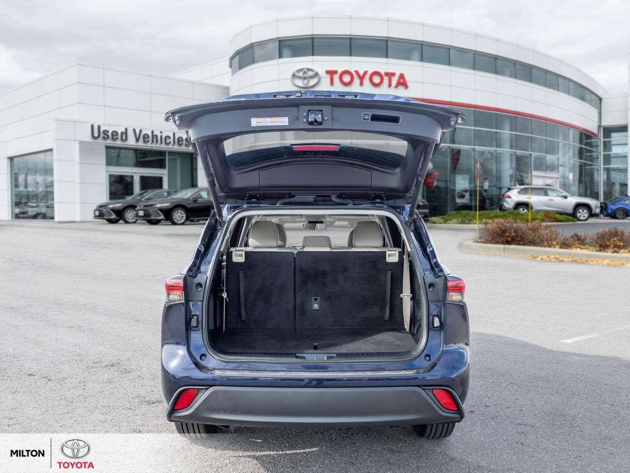 2023 Toyota Highlander LEATHER SUNROOF BLIND SPOT 8 PASSENGER XLE Photo
