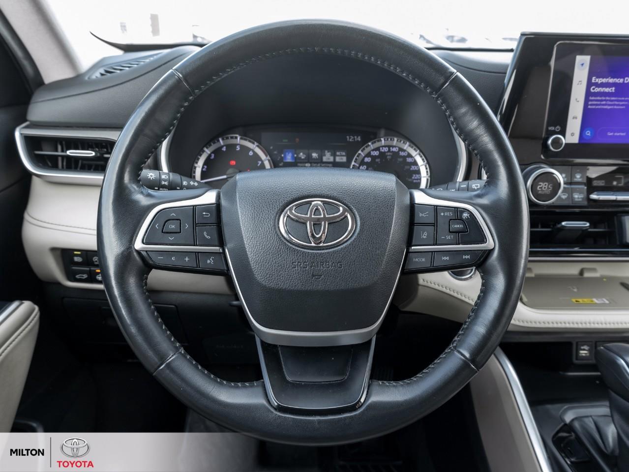 2023 Toyota Highlander LEATHER SUNROOF BLIND SPOT 8 PASSENGER XLE Photo