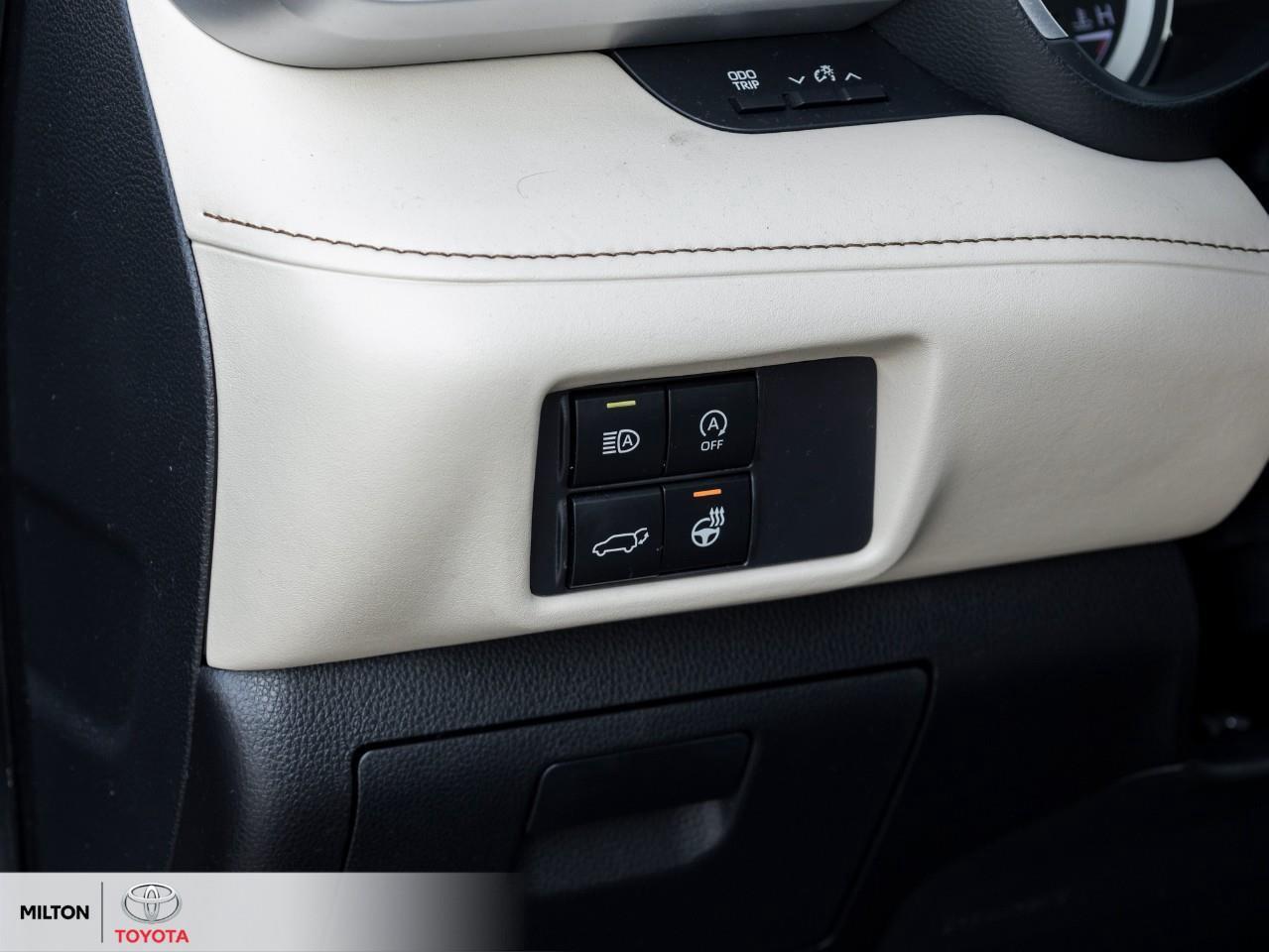 2023 Toyota Highlander LEATHER SUNROOF BLIND SPOT 8 PASSENGER XLE Photo