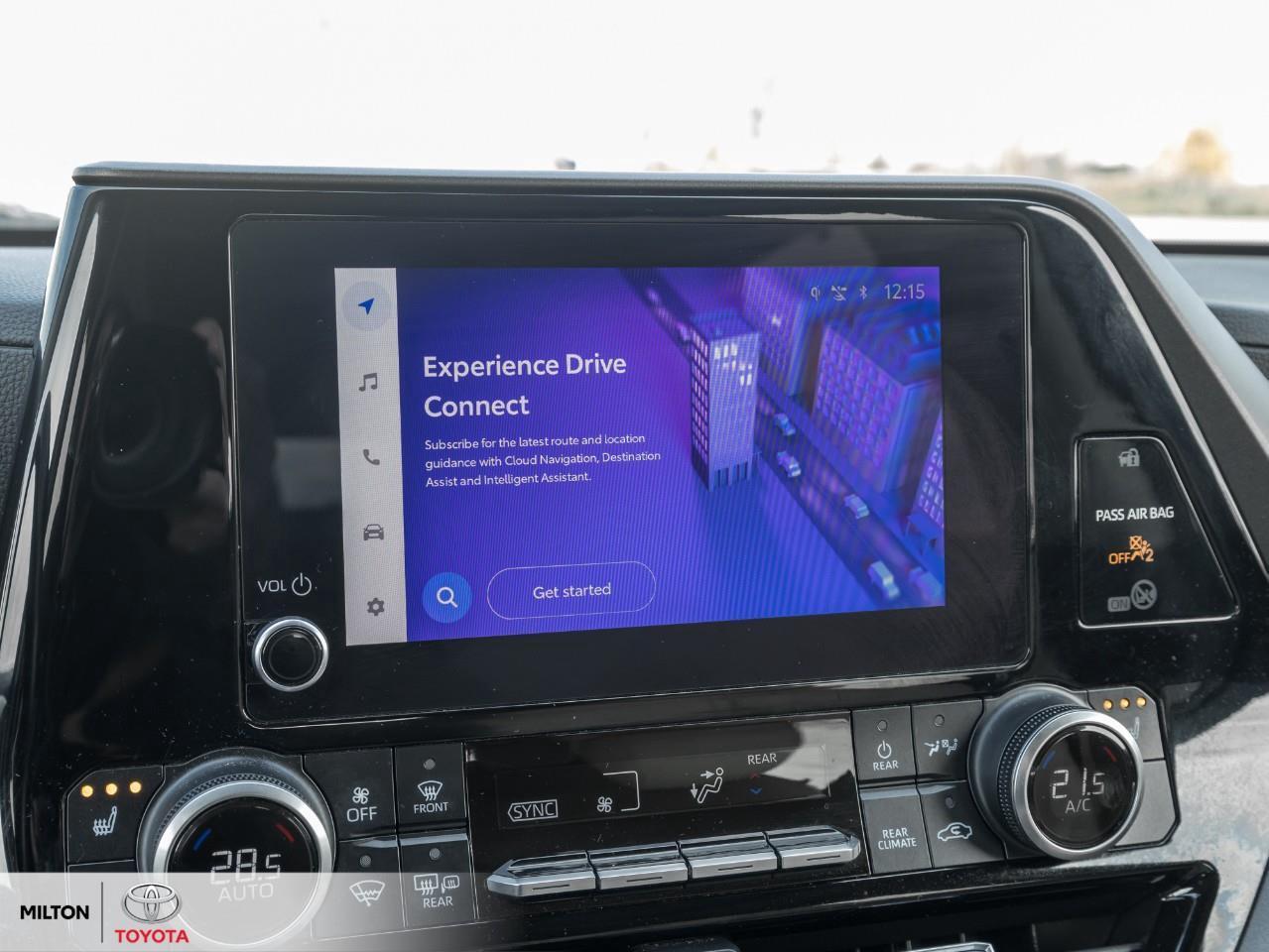 2023 Toyota Highlander LEATHER SUNROOF BLIND SPOT 8 PASSENGER XLE Photo