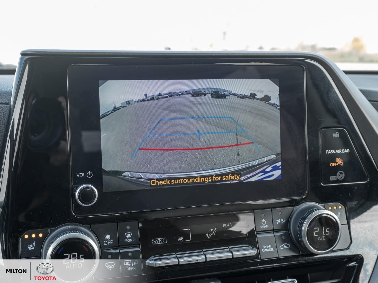 2023 Toyota Highlander LEATHER SUNROOF BLIND SPOT 8 PASSENGER XLE Photo