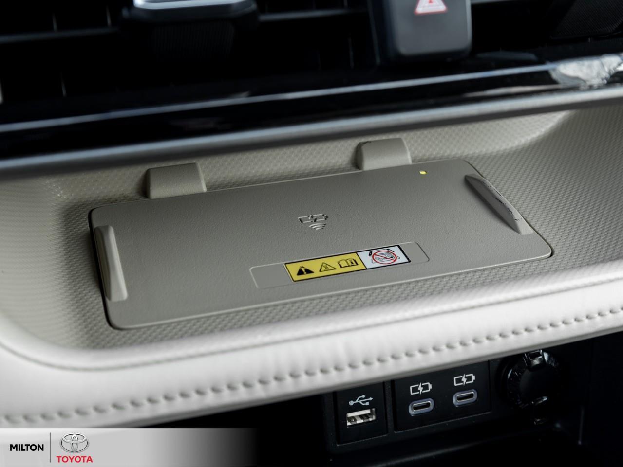 2023 Toyota Highlander LEATHER SUNROOF BLIND SPOT 8 PASSENGER XLE Photo