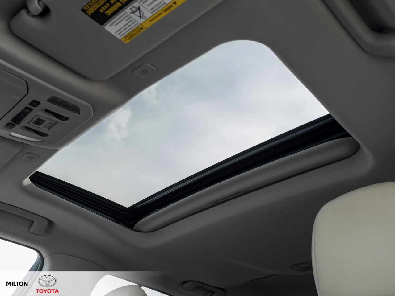 2023 Toyota Highlander LEATHER SUNROOF BLIND SPOT 8 PASSENGER XLE Photo
