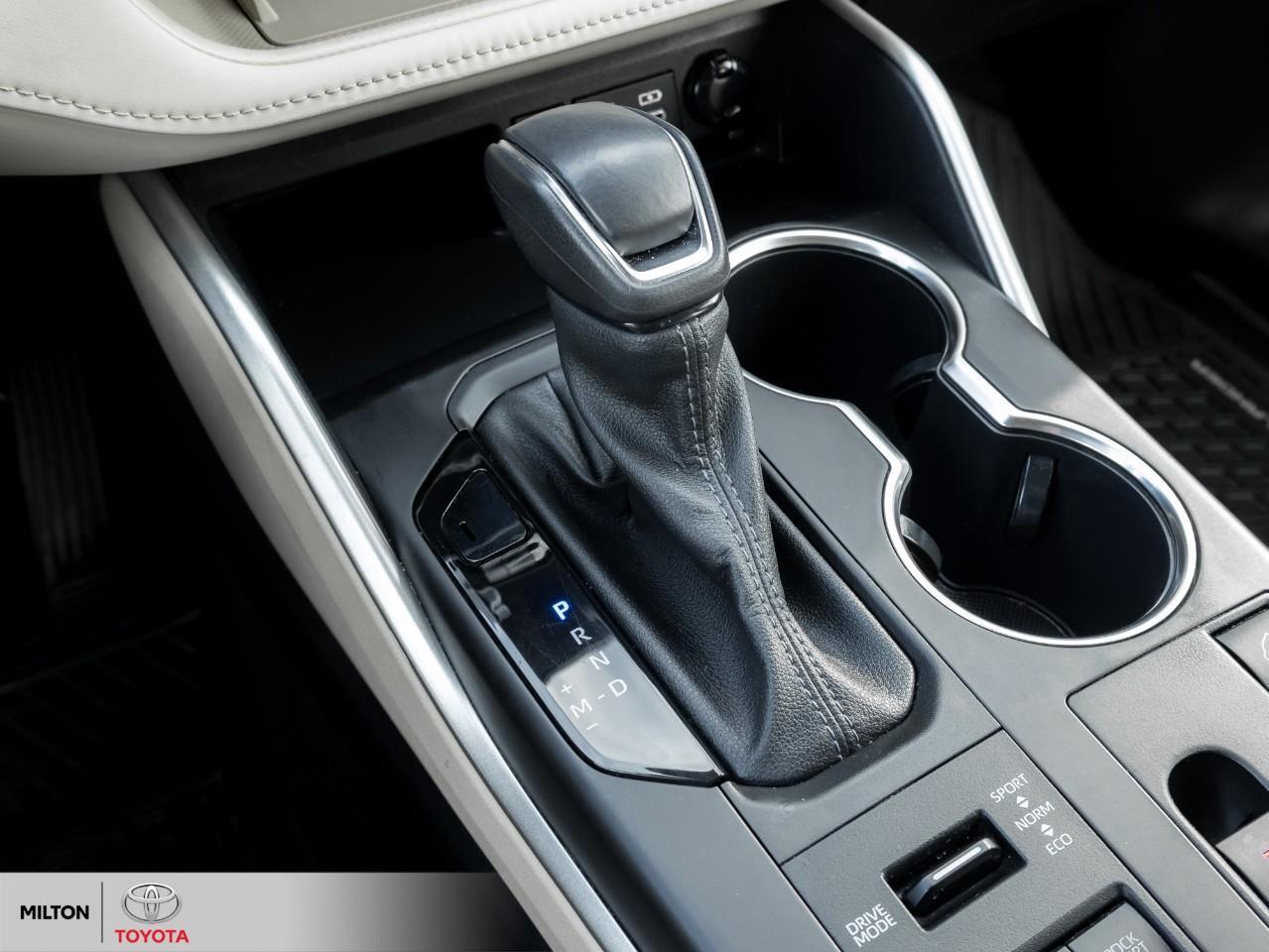 2023 Toyota Highlander LEATHER SUNROOF BLIND SPOT 8 PASSENGER XLE Photo