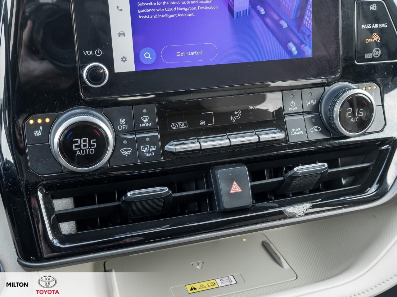 2023 Toyota Highlander LEATHER SUNROOF BLIND SPOT 8 PASSENGER XLE Photo