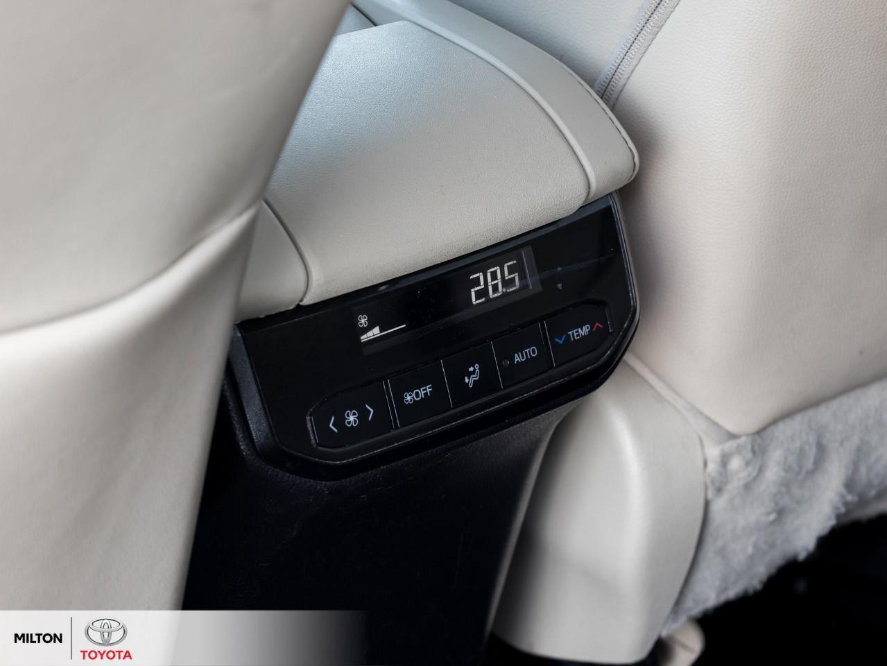 2023 Toyota Highlander LEATHER SUNROOF BLIND SPOT 8 PASSENGER XLE Photo