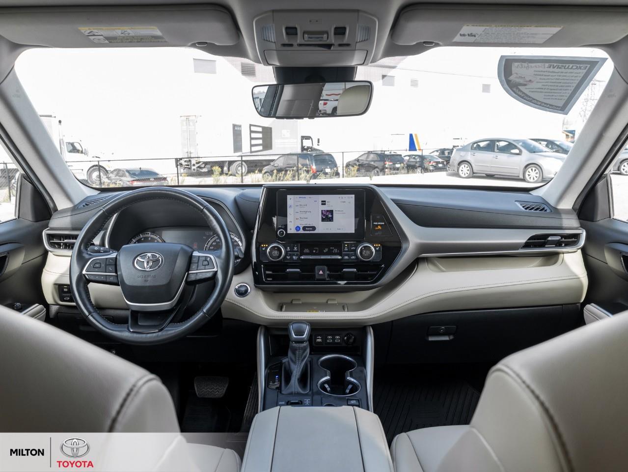 2023 Toyota Highlander LEATHER SUNROOF BLIND SPOT 8 PASSENGER XLE Photo