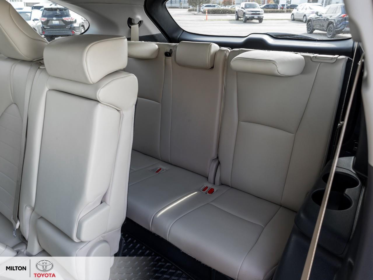 2023 Toyota Highlander LEATHER SUNROOF BLIND SPOT 8 PASSENGER XLE Photo