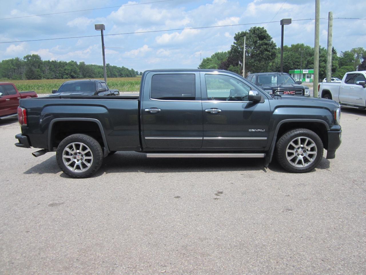 2018 GMC Sierra 1500 4WD Crew Cab 153.0  Denali NO ACCIDENTS Photo