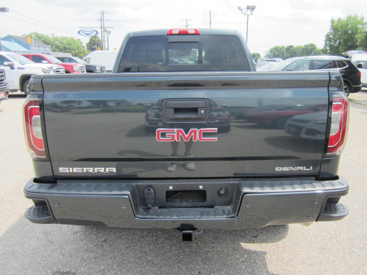 2018 GMC Sierra 1500 4WD Crew Cab 153.0  Denali NO ACCIDENTS Photo