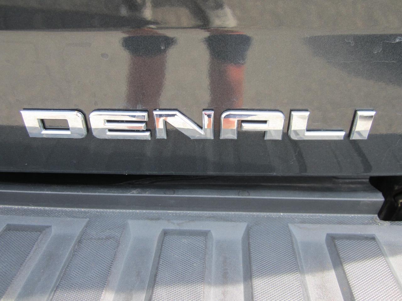 2018 GMC Sierra 1500 4WD Crew Cab 153.0  Denali NO ACCIDENTS Photo