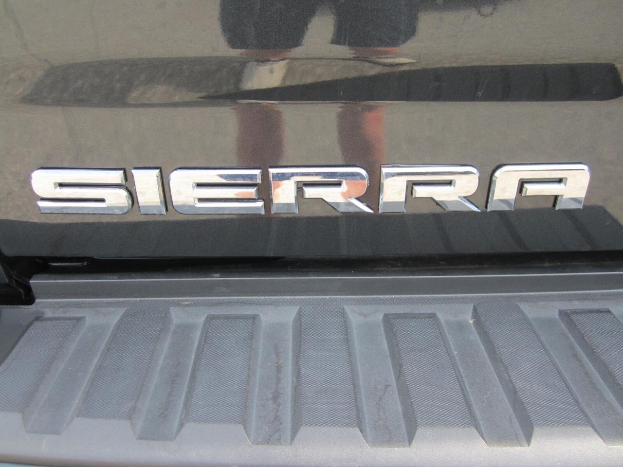 2018 GMC Sierra 1500 4WD Crew Cab 153.0  Denali NO ACCIDENTS Photo