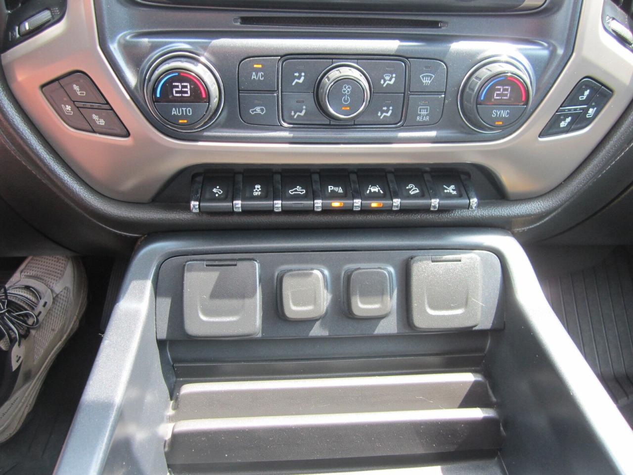 2018 GMC Sierra 1500 4WD Crew Cab 153.0  Denali NO ACCIDENTS Photo