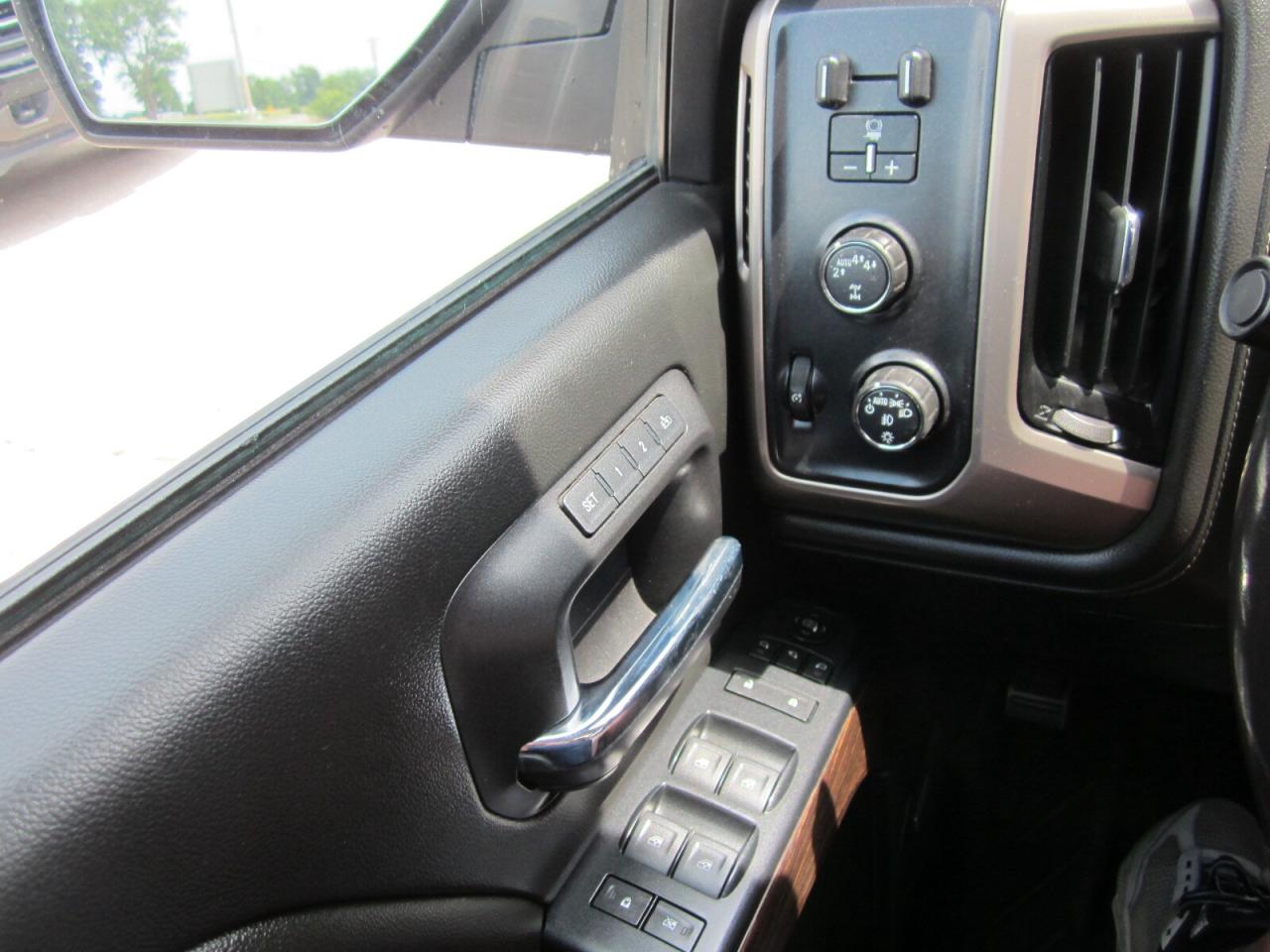 2018 GMC Sierra 1500 4WD Crew Cab 153.0  Denali NO ACCIDENTS Photo