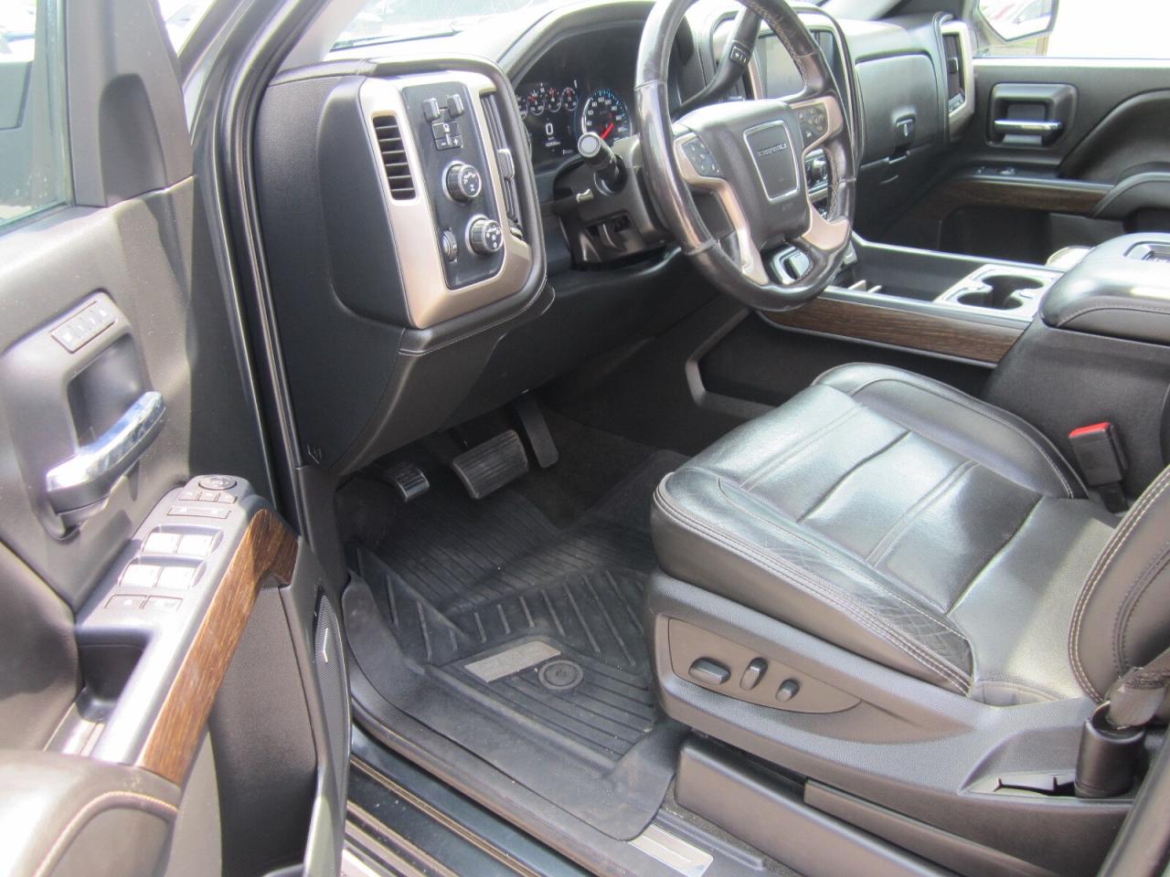 2018 GMC Sierra 1500 4WD Crew Cab 153.0  Denali NO ACCIDENTS Photo