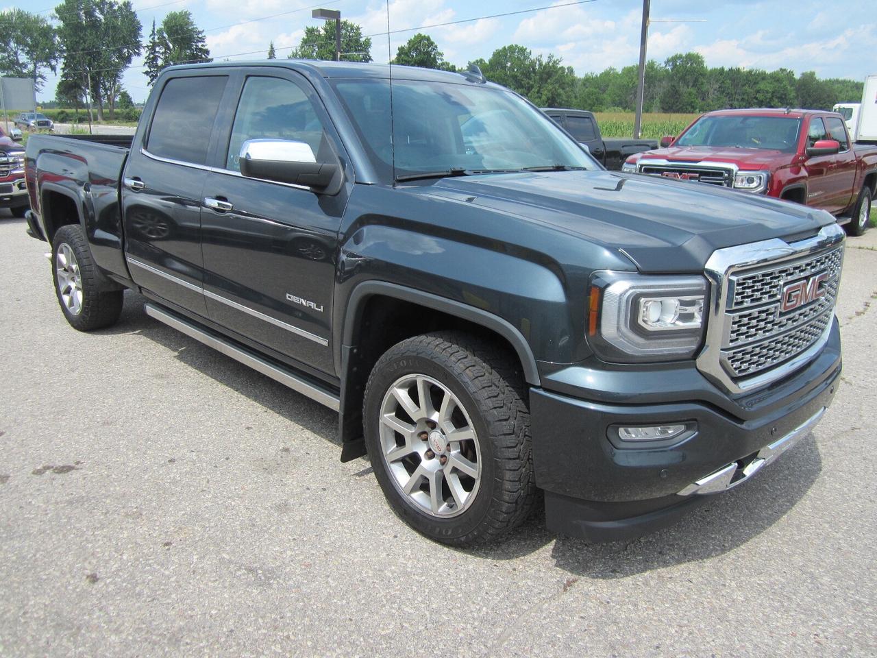 2018 GMC Sierra 1500 4WD Crew Cab 153.0 5.3L  Denali NO ACCIDENTS Photo4