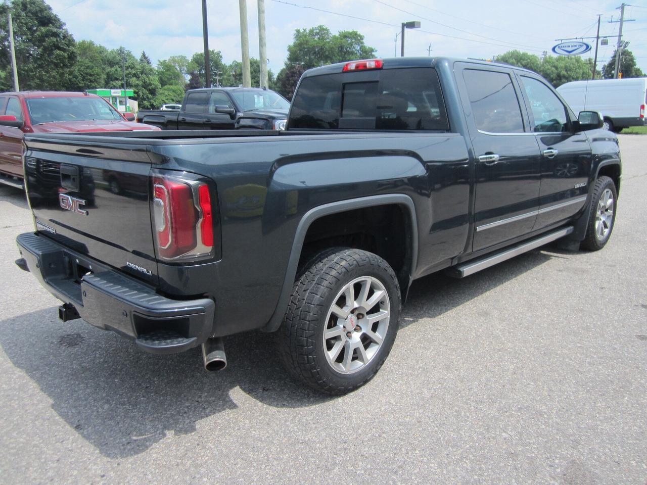 2018 GMC Sierra 1500 4WD Crew Cab 153.0  Denali NO ACCIDENTS Photo