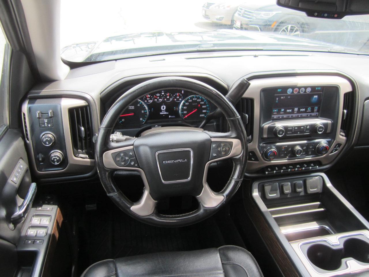 2018 GMC Sierra 1500 4WD Crew Cab 153.0  Denali NO ACCIDENTS Photo