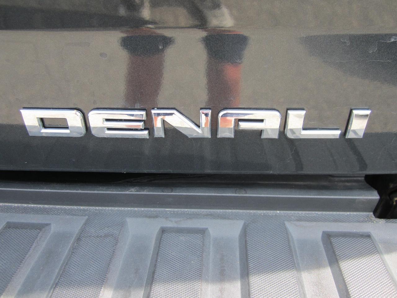 2018 GMC Sierra 1500 4WD Crew Cab 153.0  Denali NO ACCIDENTS Photo