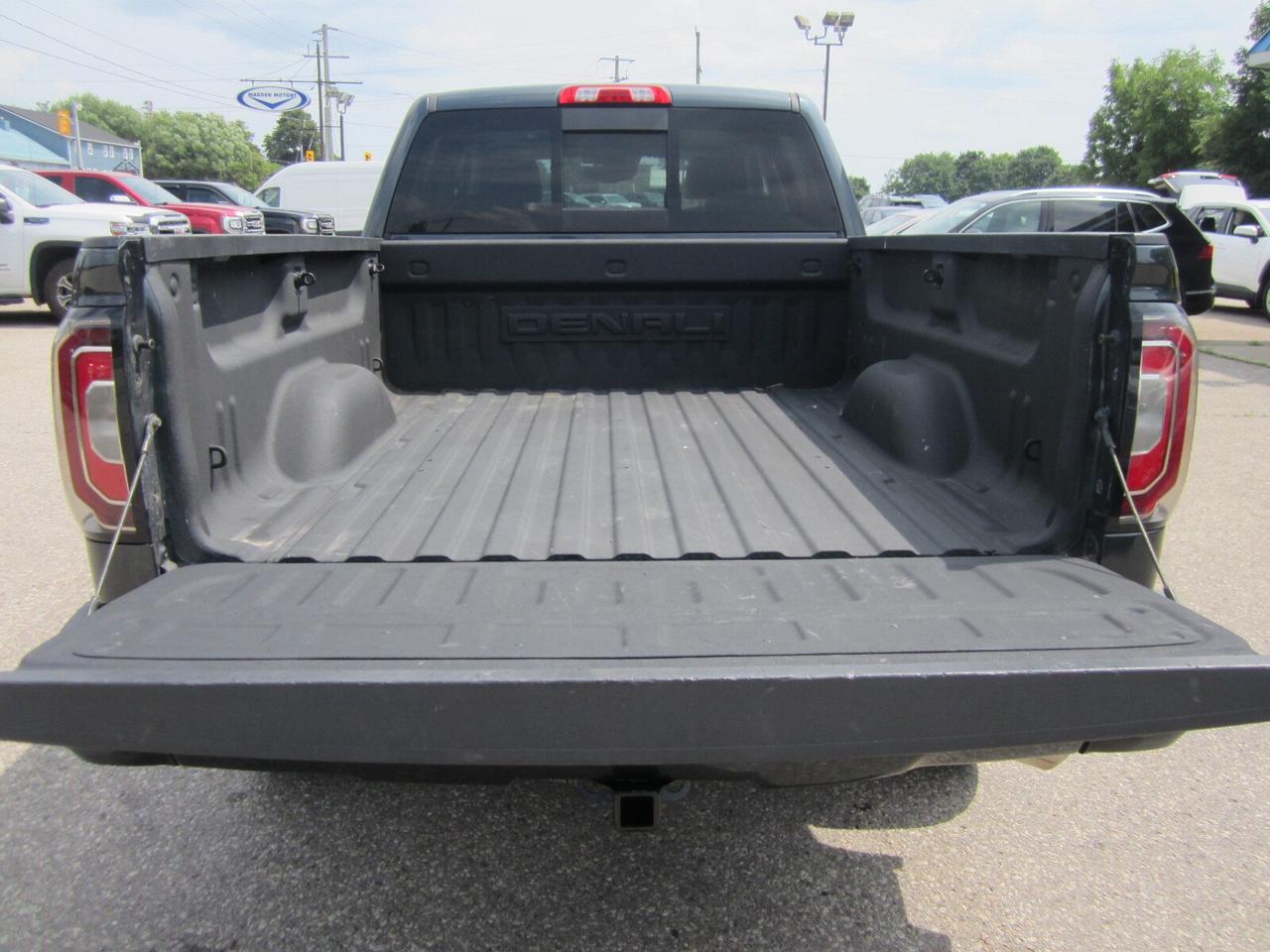 2018 GMC Sierra 1500 4WD Crew Cab 153.0  Denali NO ACCIDENTS Photo